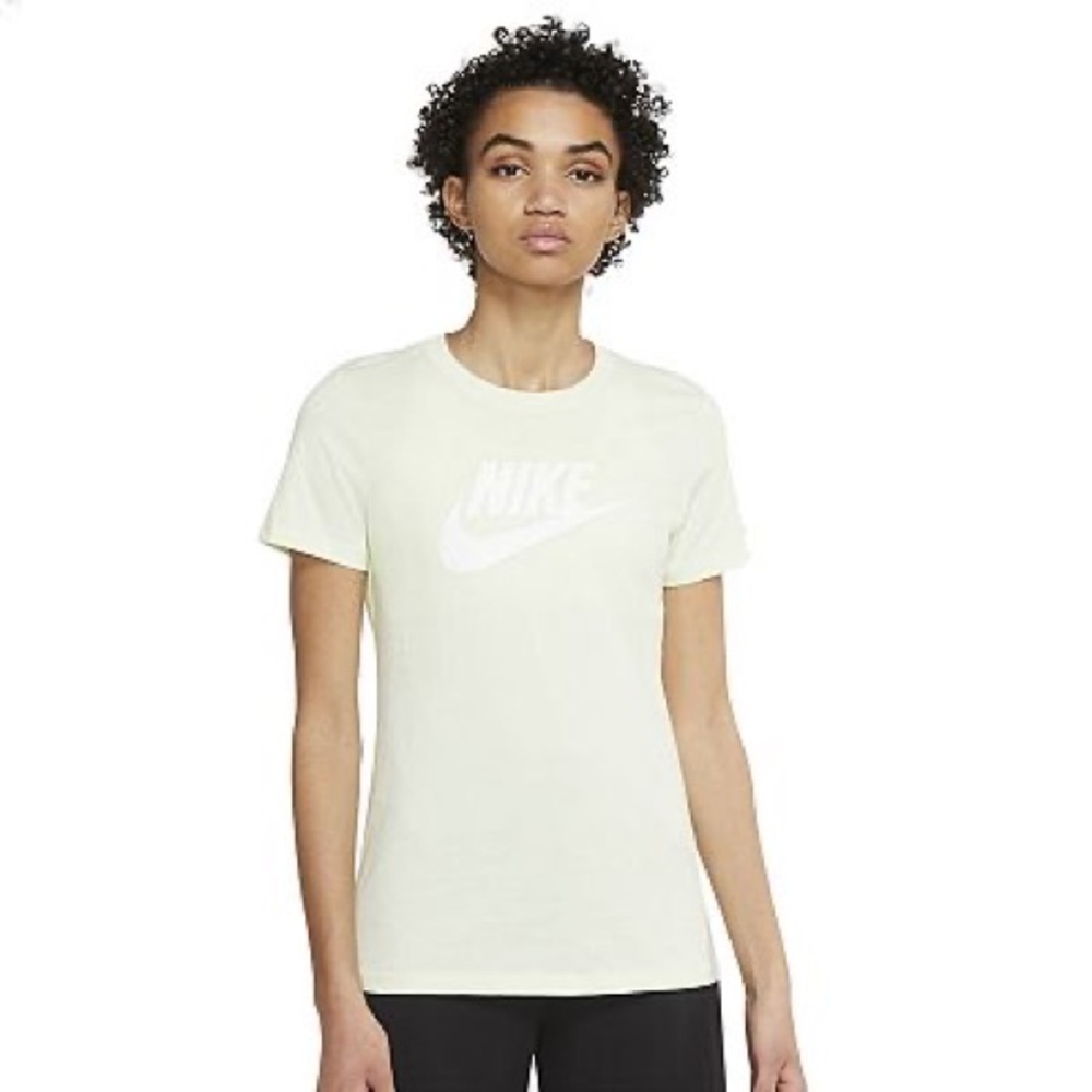 Nike Women's Sportswear Essential Tee, Size XL